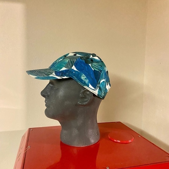 H & M tropical print hat with palm leaves - Picture 2 of 6